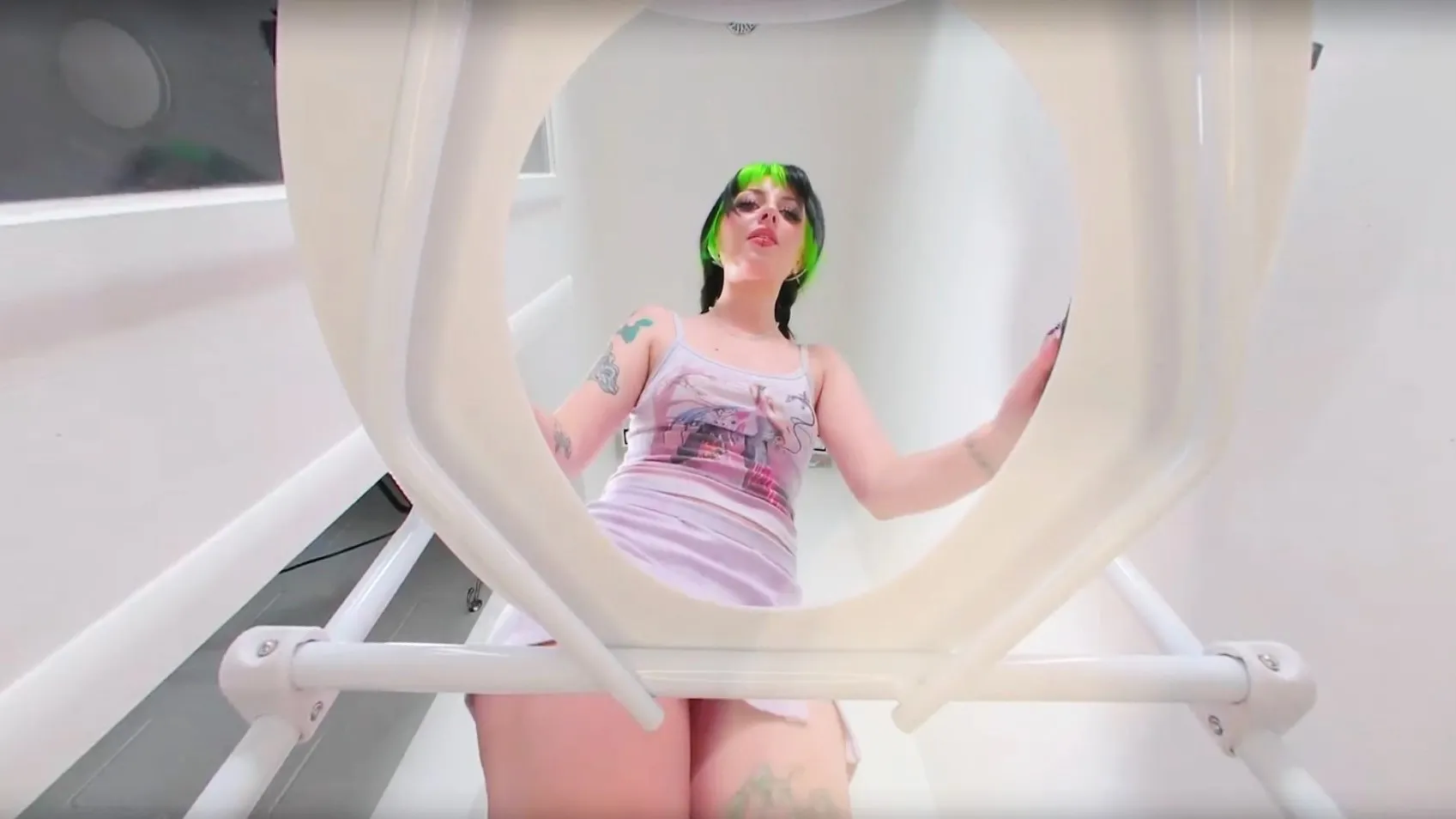 Alt Girl Caught Off Guard by Human Toilet VR Adult Videos