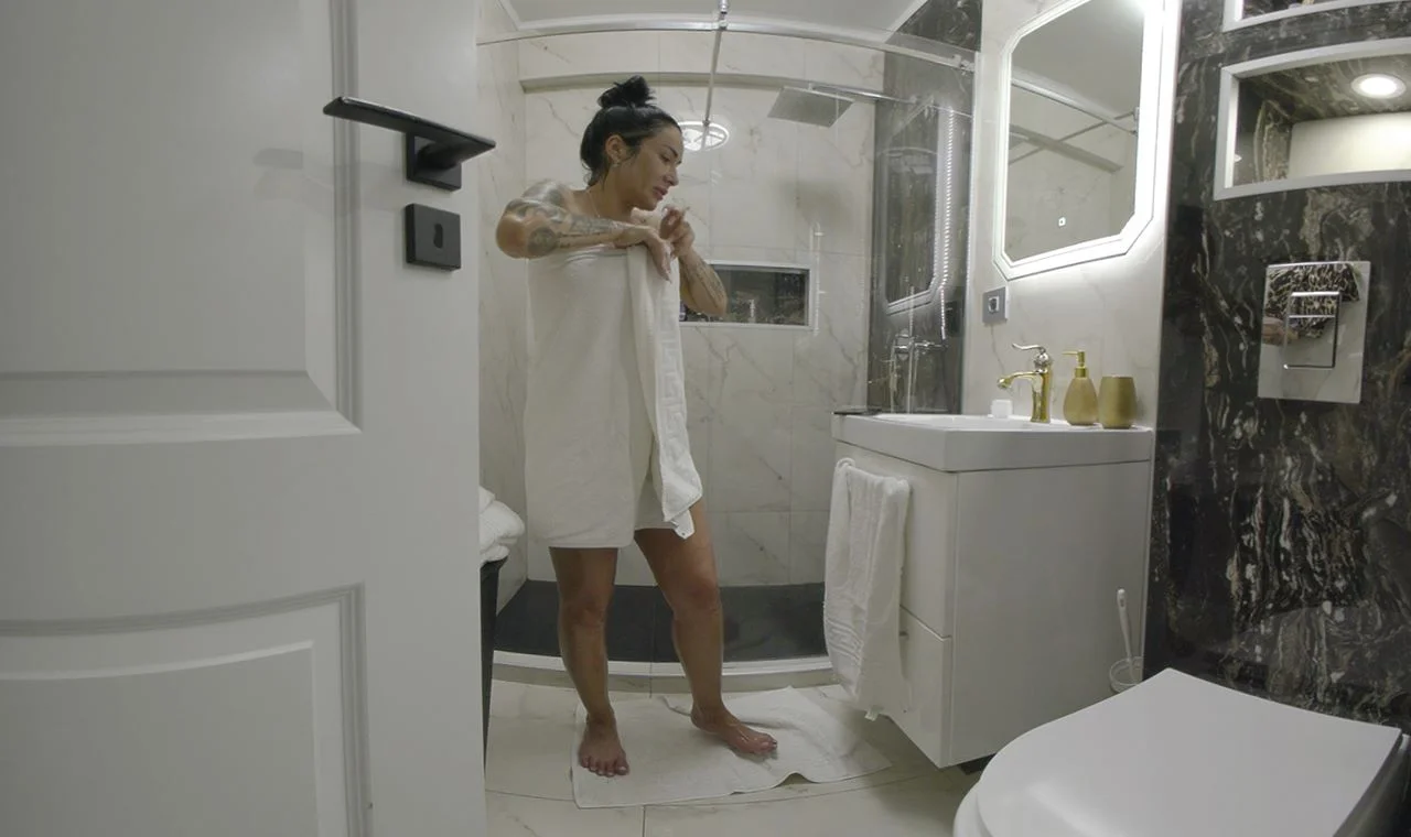 Mistress Kennya - BDSM Vacation Fantasy Episode 5 Shower Peek VR Adult Videos