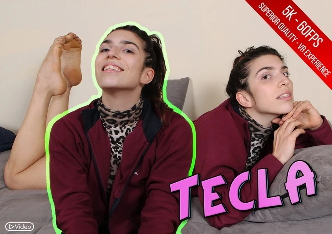 Barefoot Tecla Spreads Her Sexy Toes Apart Widely VR Adult Videos