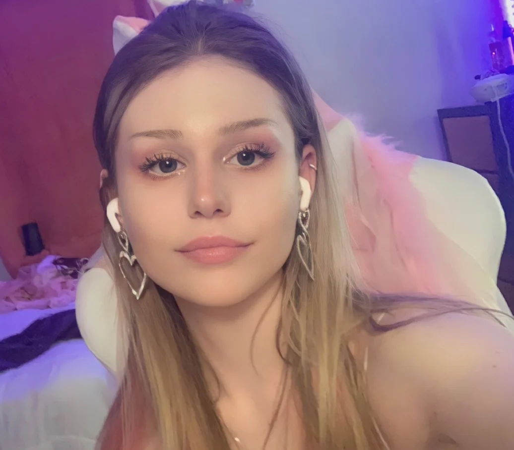 Mabel's First VR Threesome VR Adult Videos