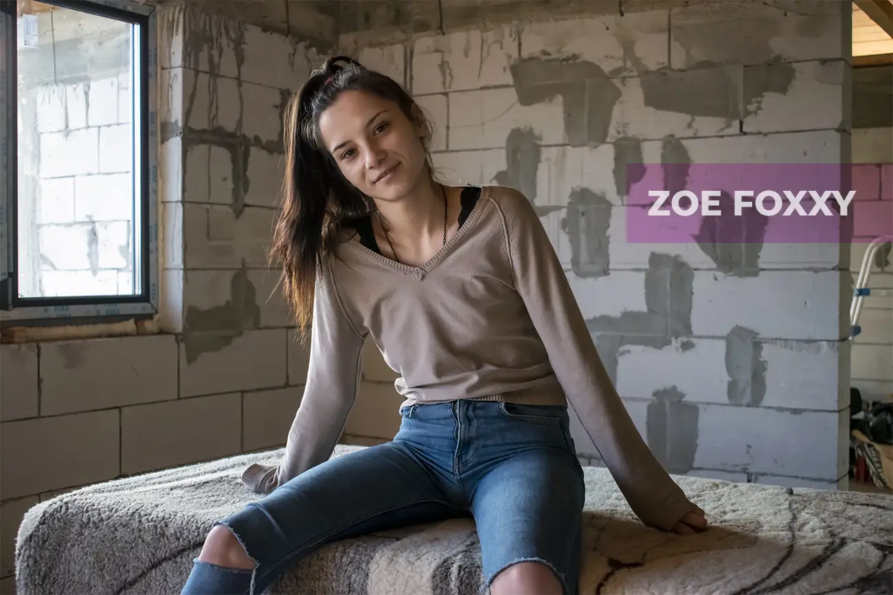 Zoe Foxxy - Quick fucking in an abandoned building VR Adult Videos