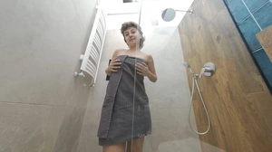 Young Pussy Takes a Shower VR Adult Videos